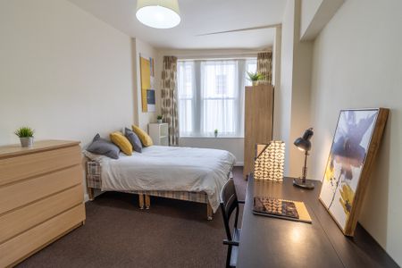 6 Bed Student Accommodation - Photo 2