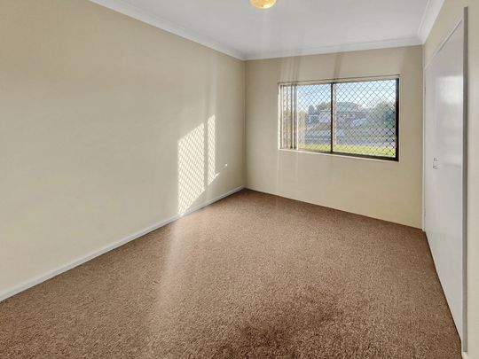 Upstairs 2 bedroom unit - Photo 1