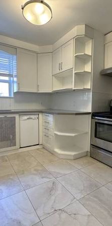 2696 LAKE SHORE BLVD. W. #2- 2BED/2BATH, LAUNDRY, STEPS TO TTC - Photo 1