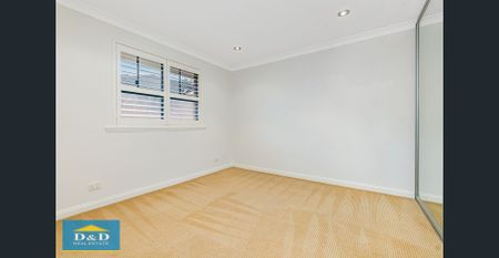 Modern 3 bedroom townhouse. Large, private, sunny courtyard. 3 toilets. Double garage. Walk to Parramatta city centre. - Photo 2