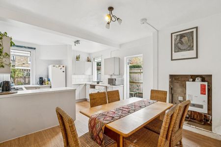 2 bedroom maisonette to rent - Photo 4