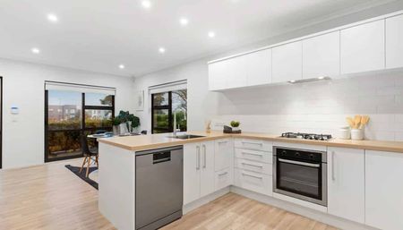Modern 4BR Family Home in Takanini - Photo 2