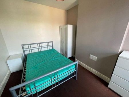 6 bedroom terraced house to rent - Photo 2