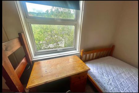 Room in a Shared House, The Highway, BN2 - Photo 5