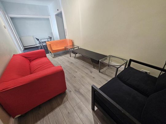 4 bedroom flat to rent - Photo 1