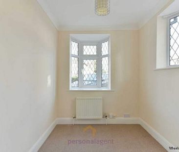 4 bedroom property to rent in Epsom - Photo 1