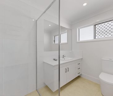 🌟 Brand-new 4-bedroom 2-level home with balcony & family room in La... - Photo 4