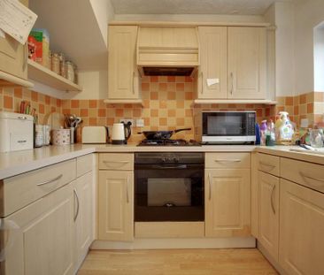 3 bedroom semi-detached house to rent - Photo 6