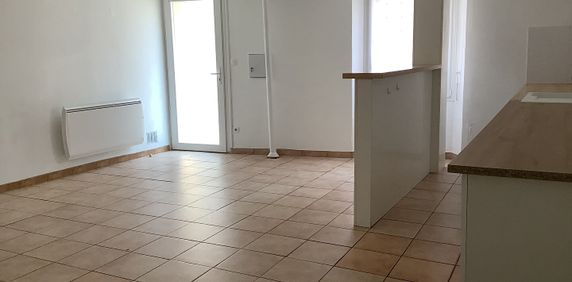 A louer appartement de type F2 - centre ville Carentan - plain pied - Photo 2