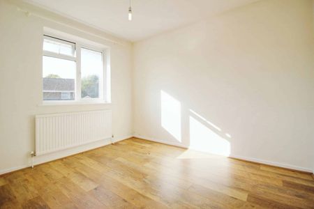 White Edge Moor, Swindon, Swindon, SN3 - Photo 4