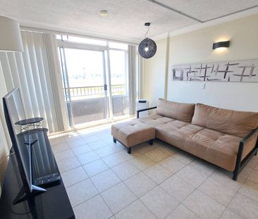 Southport Broadwater gorgeous modern unit with water views! - Photo 3