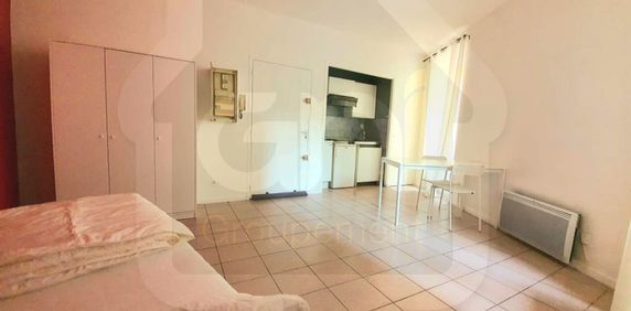 STUDIO MEUBLE CENTRE-VILLE HISTORIQUE 22M2 SALON-DE-PROVENCE, - Photo 2