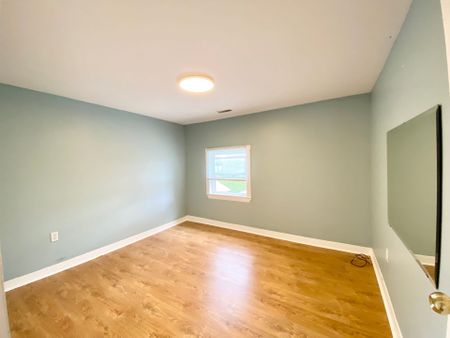 For Lease - 140 Vale Avenue, Newmarket, Ontario - Photo 2