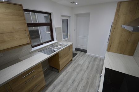 2 bedroom semi-detached house to rent - Photo 5