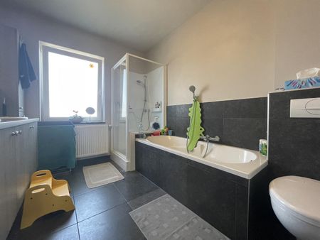 Gezinswoning 4 slaapkamers met tuin en garage - Photo 2