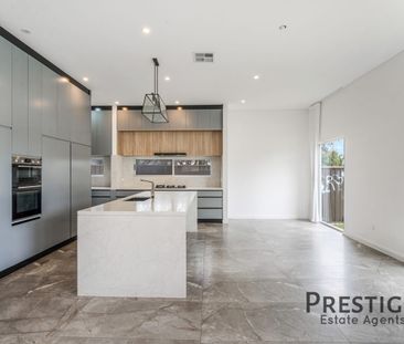 Sophisticated Family home! - Photo 2