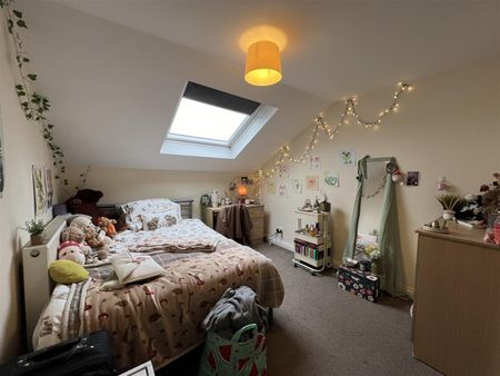 4 bedroom apartment to rent - Photo 2