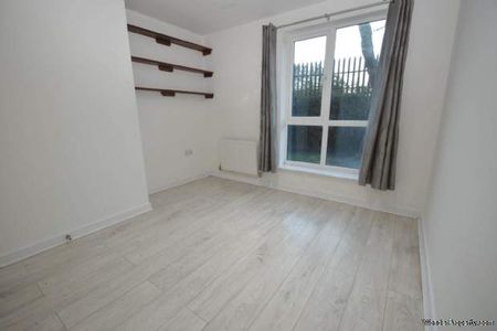 2 bedroom property to rent in Addlestone - Photo 2