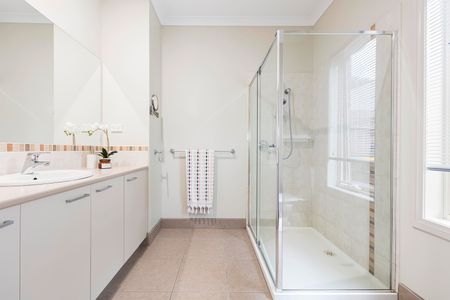 13 Hennessy Street, Epping VIC 3076 - Photo 5