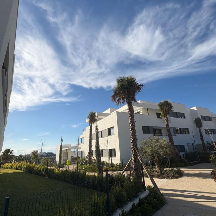 Alquiler de piso en Calle María Teresa León s/n - Foto 1