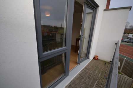 2 bed Flat for Rent - Photo 5