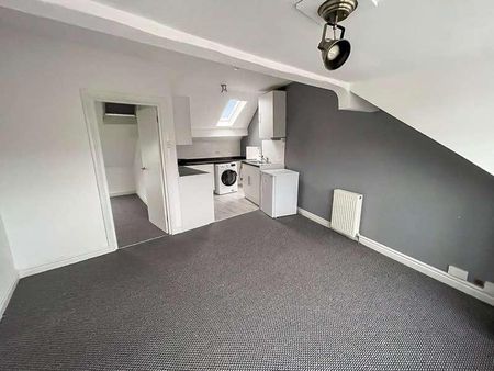 Flat B, Skipton Road, Harrogate, North Yorkshire, HG1 - Photo 3