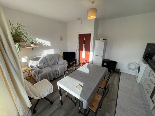 3 Bed Semi-Detached House, Broadlands Road, SO17 - Photo 1