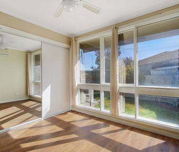 Privately Positioned! - Photo 2