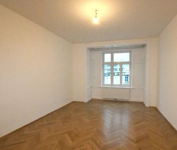 Elegante 3,5 Zimmer Altbauwohnung mit neuer Küche – unbefristet - E... - Photo 1