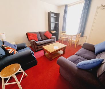 5 Bed Student Accommodation - Photo 2