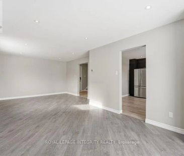 2039 ST. LAURENT BOULEVARD - Photo 2