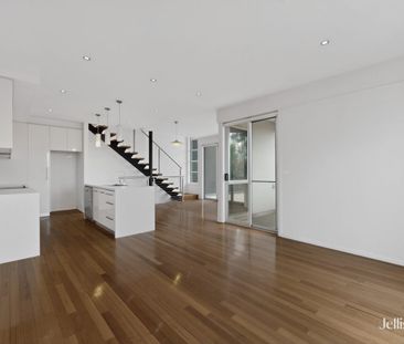 Sunfilled 3 Story Townhouse - Photo 3