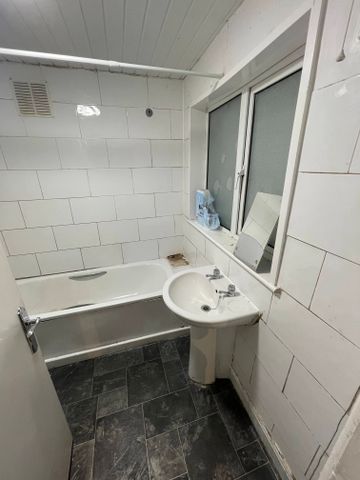 Milner Road Room 3 - Photo 2