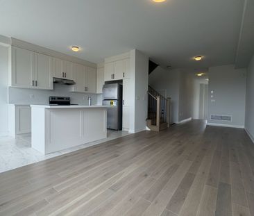 For Lease - 210 Sandels Avenue, Richmond Hill, Ontario - Photo 6