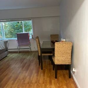 Sharably Large 1 Bedroom Apartment - Photo 2