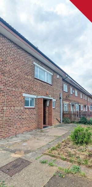 Semi-detached house to rent on - Photo 2