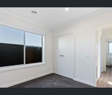 Stunning, low-maintenance family home! - Photo 1