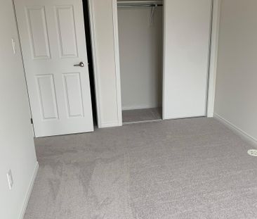 For Lease - 99 Danzatore Path, Oshawa, Ontario - Photo 6