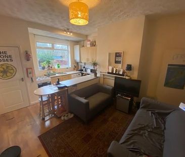 3 bedroom private hall to rent - Photo 1