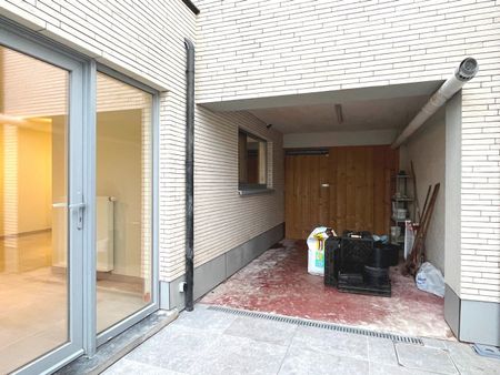 Volledig gerenoveerd gelijkvloers appartement in de buurt van UZ Gent met ruime stadstuin - Foto 2