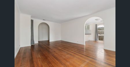 3 bed, 2 bath centrally located to Freeways, Schools and Shops - Photo 2