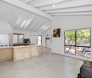 2/44 Perseus Road, - Photo 2