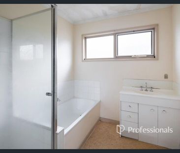 Stylish 3-Bedroom Residential Unit in Springvale - Photo 3