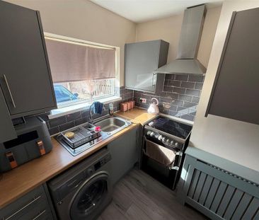 2 bedroom semi-detached house to rent - Photo 3