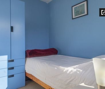 Room in a shared 5-bedroom flat for rent in Rathfarnham - Photo 1