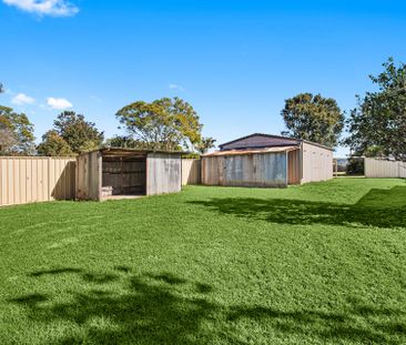 Spacious 4 Bedroom Home with Swimming Pool! - Photo 6