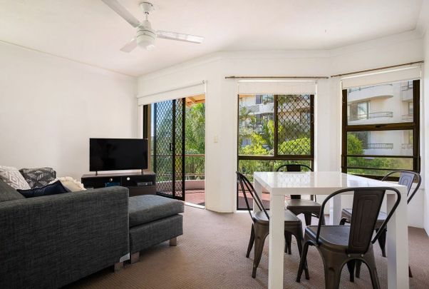 Bright & Breezy 1-Bedroom Apartment in Prime Surfers Paradise Location - Photo 1