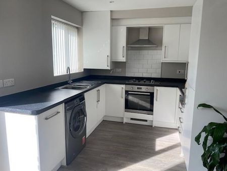 3 bedroom detached house to rent - Photo 5