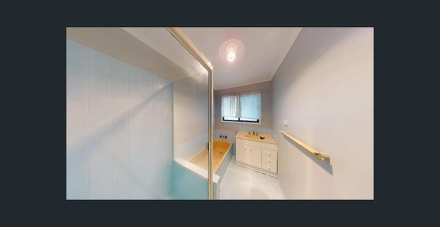 Stunning 3-Bedroom Gem with Two Parking Spaces – Newly & Luxuriously Renovated! - Photo 1