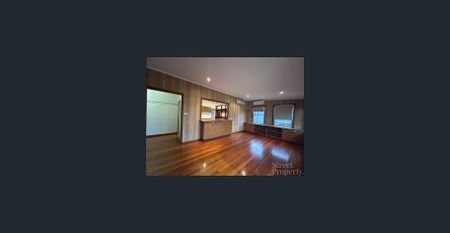 DELIGHTFUL FAMILY HOME - Photo 4